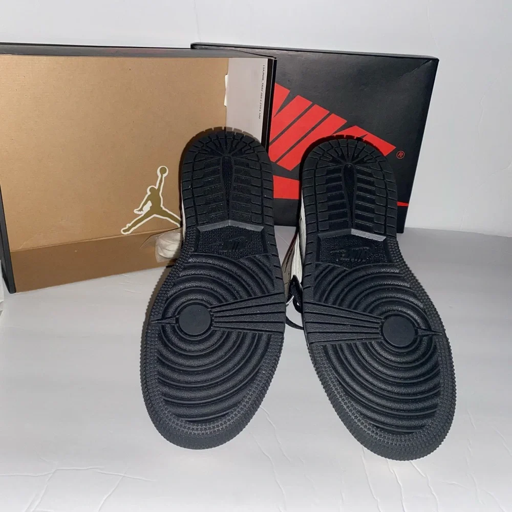 AIR JORDAN 1 Retro High‎ Dark Mocha